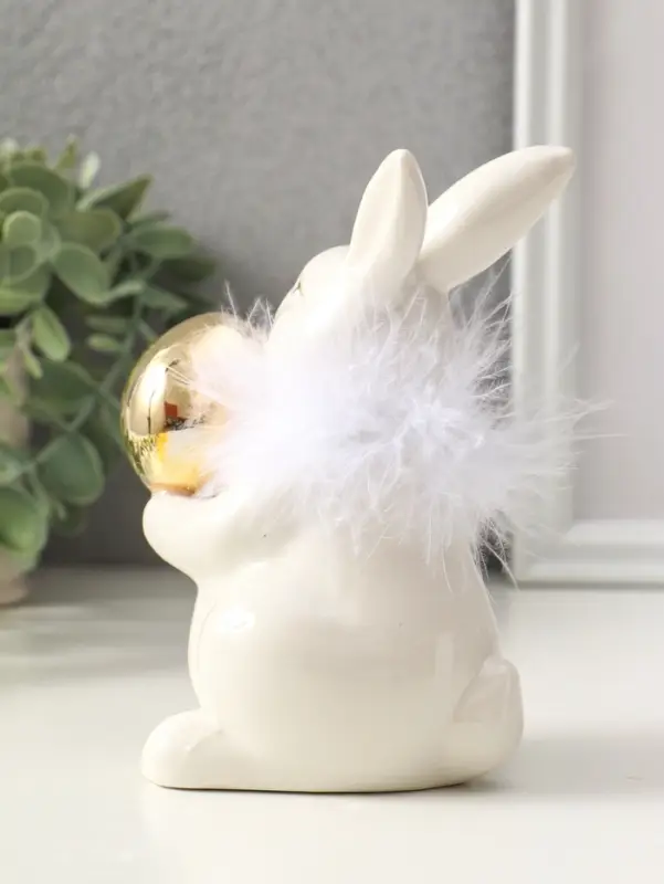 Сувенир керамика, пух "Зайка с золотым пасхальным яичком" белый 8х10,5х14 см