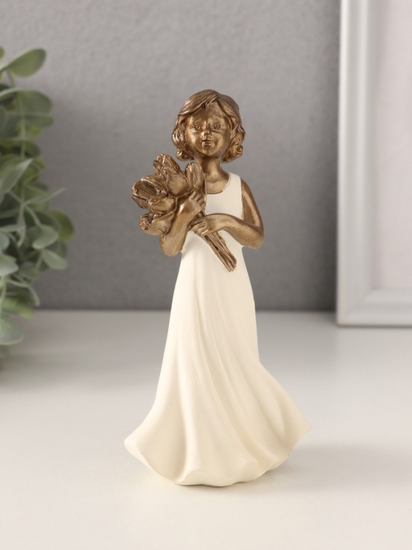 Сувенир полистоун "Девочка с букетом тюльпанов" 7,5х5х15 см