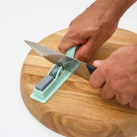 Точилка для ножей Доляна &laquo;Острое лезвие&raquo;, 19&times;4,5 см, с ручкой и шлифовкой, цвет МИКС