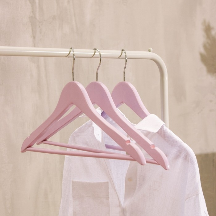 Плечики - вешалки LaDо́m Brillant, 44,5&times;23&times;1,2 см, 3 шт, деревянные, широкие плечики, цвет розовый