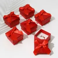 Коробочка подарочная под кольцо/серьги &laquo;Блестящие сердца&raquo;, 5&times;5 (размер полезной части 4.5&times;4.5 см), красная, вставка белая