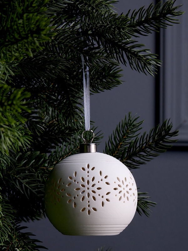 Елочный шар "Снежинки" 9х9х9.8 см, 1 LED, LR44x3(в компл.), свечение тёплое белое