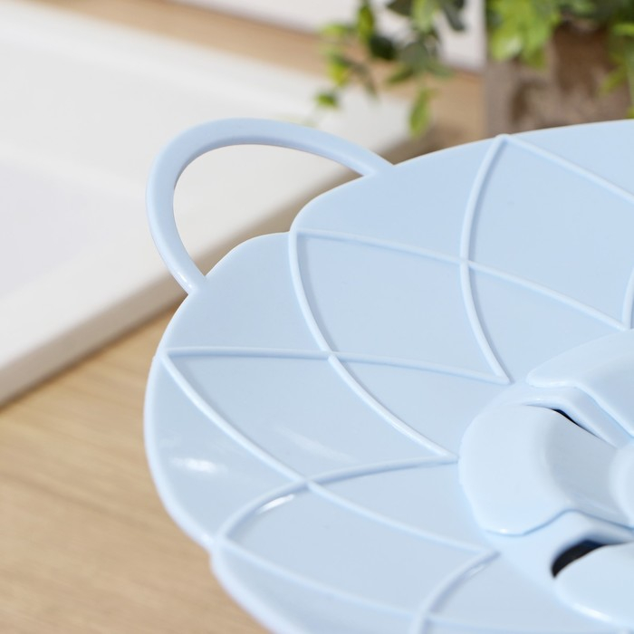 Крышка-невыкипайка силиконовая Доляна &laquo;Актеон&raquo;, d=26 см, цвет голубой
