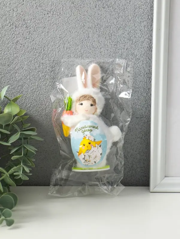 Сувенир пасхальный "Малыш в костюме кролика с морковкой" 7,5х5,5х14,5 см