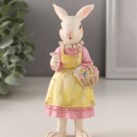 Сувенир полистоун "Зайка в платье с передником, с корзиной цветов" 5,5х5х14,5 см