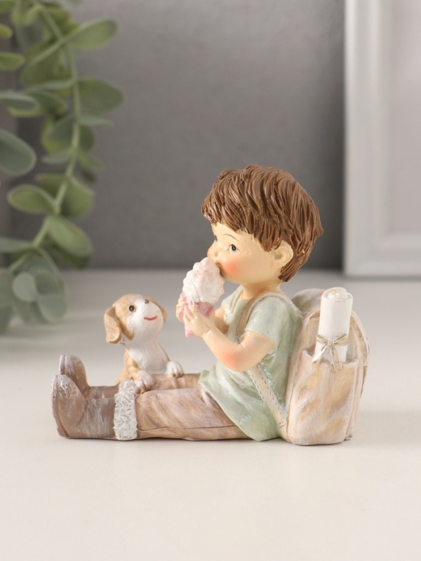 Сувенир полистоун "Мальчишка с рюкзаком и щенком, ест мороженое" 9,5х5х8,5 см