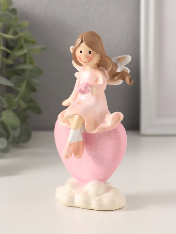 Сувенир полистоун "Малышка-ангел в розовом платье сидит на большом сердце" 6,5х5х13 см