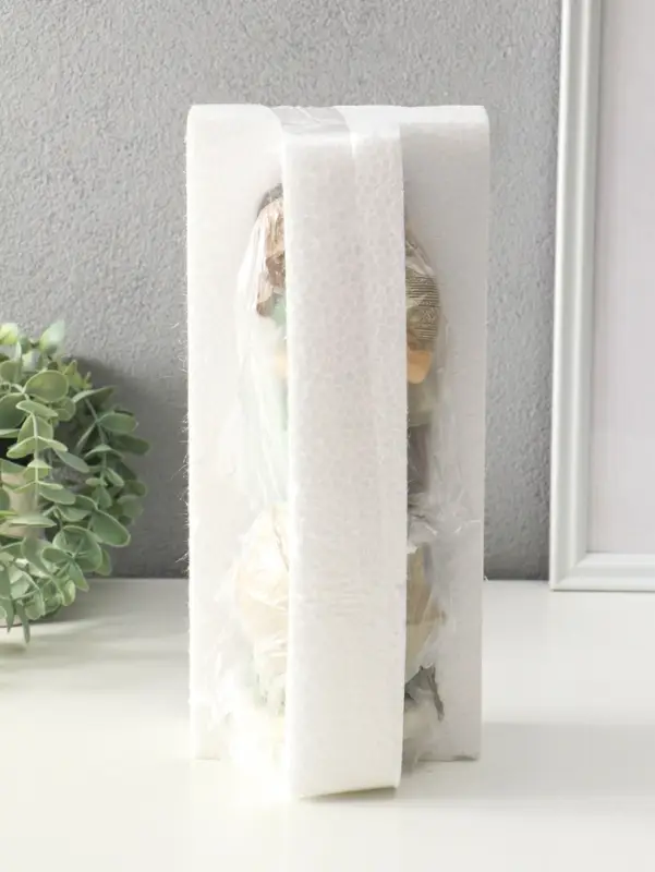 Сувенир полистоун "Влюблённые в вязанных джемперах, под зонтом" 8,5х9,5х25,5 см