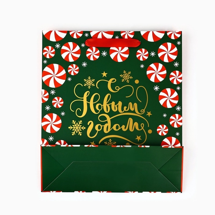 Пакет подарочный новогодний ламинированный &laquo;Новогодние чудеса&raquo;, тиснение, M 30 х 26 х 9 см, Новый год