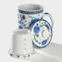 Кружка керамическая с крышкой и ситом &laquo;Цветение роз&raquo;, 300 мл