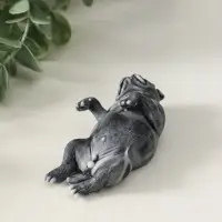 Сувенир "Бульдог лежит на спине" 3,5 см