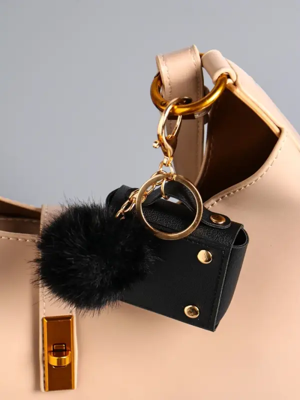 Брелок кожзам с карабином, с пушистиком "Сумочка" чёрный 5,8х2,4х5 см