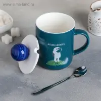 Кружка керамическая с крышкой и ложкой &laquo;Космонавт&raquo;, 350 мл, рисунок МИКС