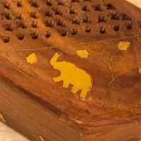 Шкатулка резная "Слоник в саду" 15х10х5 см, дерево шишам