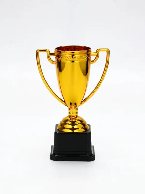 Кубок 093, наградная фигура, золото, подставка пластик ЧЕРНАЯ, 18,2 х 12 х 7,5 см