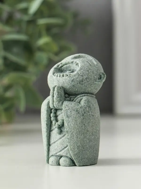 Подставка под благовония песчаник "Маленький монах Сян Дао" 3,5х3х5,5 см