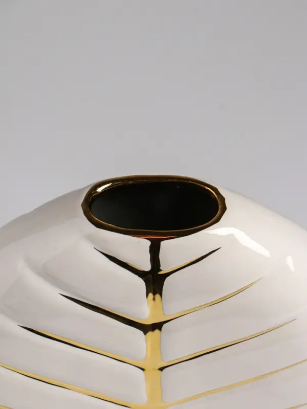 Ваза настольная керамика "Новайо" 18х17 см, белый