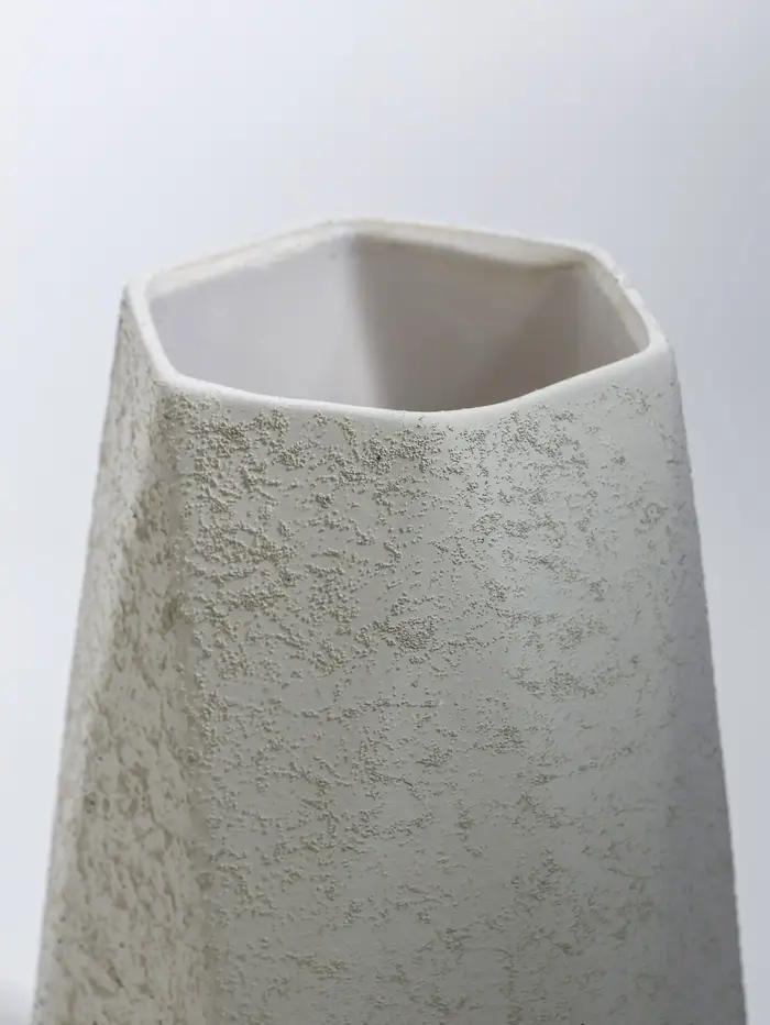 Ваза керамика настольная "Бэрри" грани, h=18,5х11. d=7,5 см, белый