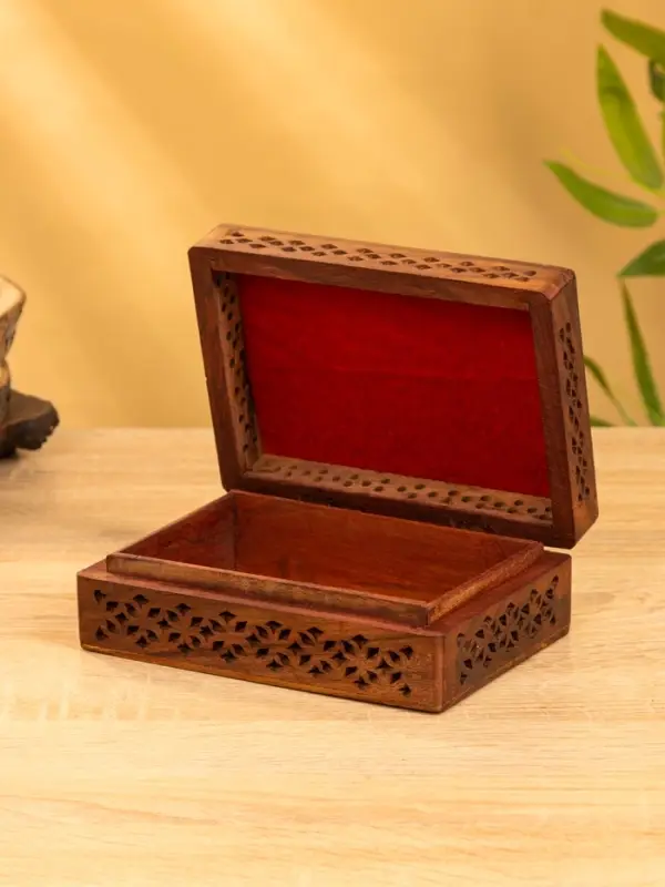 Шкатулка резная "Холи" 18х13х6 см, дерево шишам