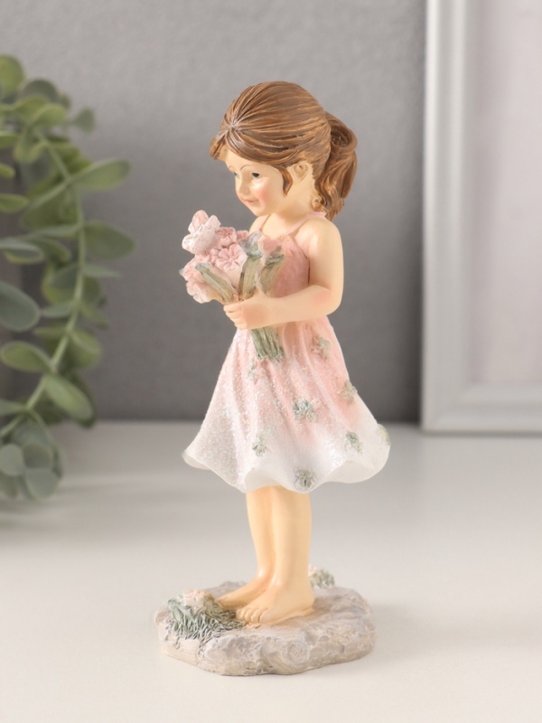 Сувенир полистоун "Малышка в розовом сарафане, с букетом" 6,5х6х15 см
