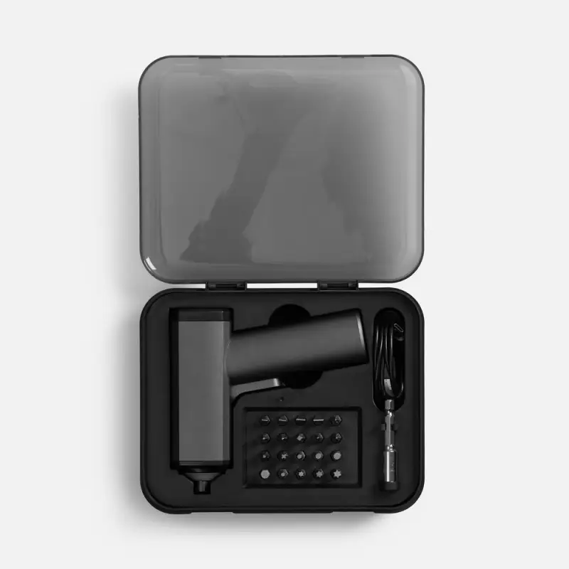 Отвертка аккумуляторная Propeller, черная