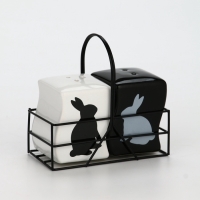 Набор для специй на подставке Дорого внимание &laquo;Зайки&raquo;, 2 шт