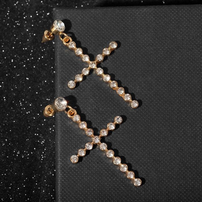 Серьги со стразами &laquo;Крестики&raquo; с делениями, цвет белый в золоте