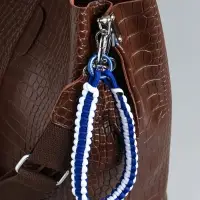 Брелок на карабине "Паракорд" шнур 0,5 см сине-белый 14,5х1,8х0,8 см