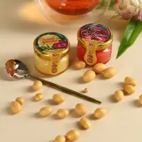 Набор &laquo;Ты совершенна&raquo;: крем-мёд с клубникой и хлопком 30 г. х 2 шт., арахис в шоколадной глазури 70 г., чай чёрный с тропическими фруктами 50 г., ложка