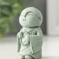 Сувенир песчаник "Маленький монах с чётками" 3х4,2х6,7 см