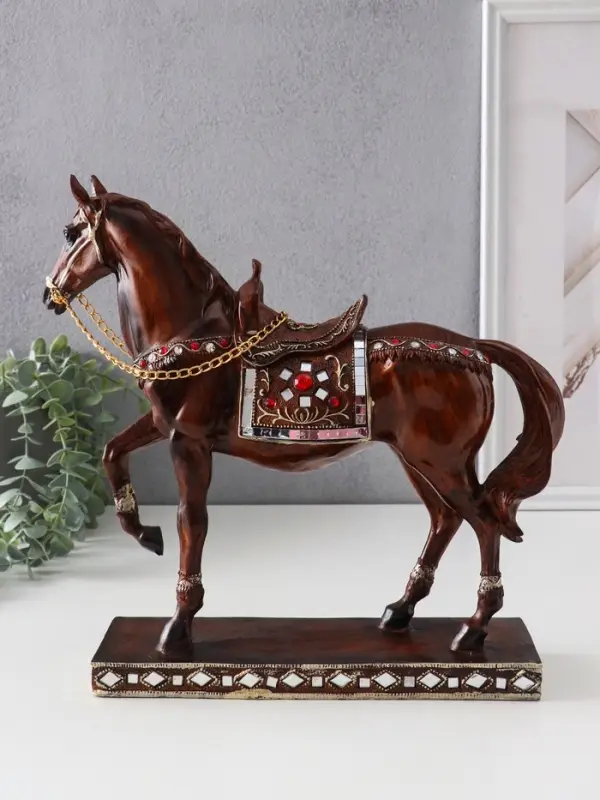 Сувенир полистоун "Конь с седлом с рубинами - аллюр" под дерево 29,5х7,5х29,5 см