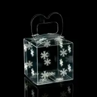Коробка подарочная новогодняя складная ПВХ &laquo;Снежинки&raquo; 5&times;5&times;5 см