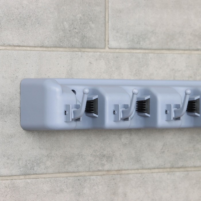 Держатель для швабр и метел с крючками Доляна, крепление саморезы, 41&times;8 см, 5 секций