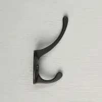 Крючок мебельный ТУНДРА TKd=002 LIGHT, двухрожковый, черный