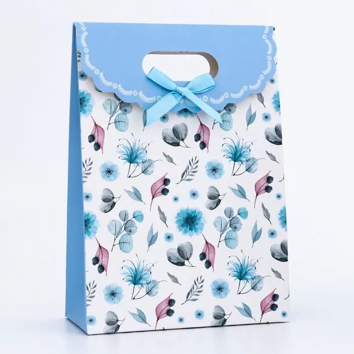 Подарочная коробка - пакет, упаковка с вырубной ручкой, &laquo;Голубые васильки&raquo;, 14&times;6&times;21 см