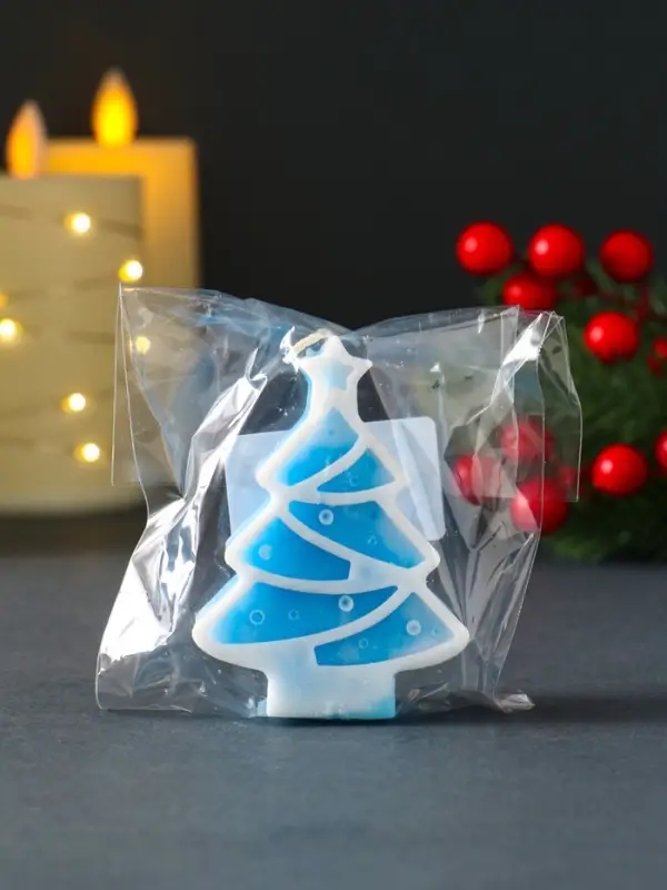 Свеча новогодняя "Ёлочка с гирляндой" 55х75 мм, голубой