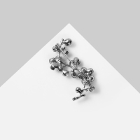 Брошь &laquo;Цветы&raquo; ветвь яблони, цвет голубой в серебре