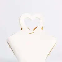 Кожанная подарочная сумочка 10,5 х 5 х 6 см белая