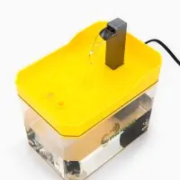 Фонтан для кошек и собак 1,5 л, 16,5 х 11,5 х 12 см, евророзетка, жёлтый