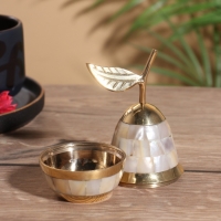 Шкатулка &laquo;Груша&raquo;, латунь с перламутром, 6&times;6&times;12 см, белая