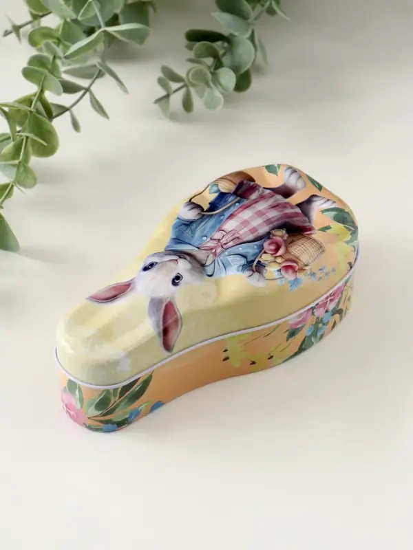 Шкатулка металл "Зайка с корзинками с цветами и яичками" 4,6х7х14,3 см