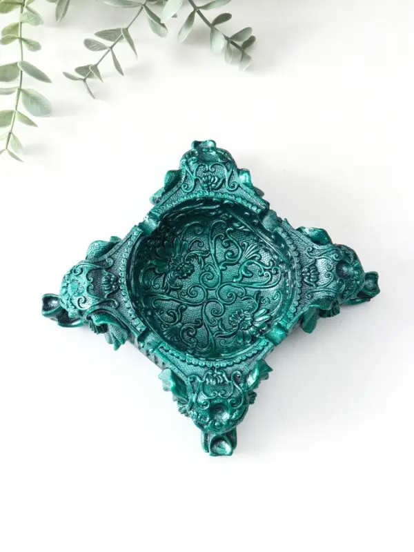 Подставка для мелочей &laquo;На четырех слонах резная&raquo; 4.5&times;13&times;13 см, темно-зеленый металлик