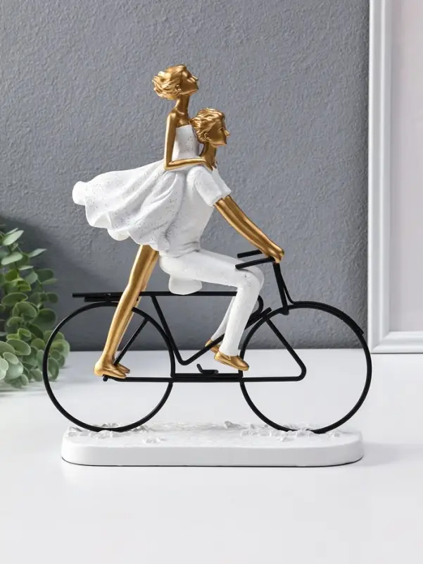 Сувенир полистоун "Парочка на велосипеде" бело-золотой 8,5х23х29 см