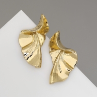 Серьги металл &laquo;Модерн&raquo; лист, искажение, цвет золото