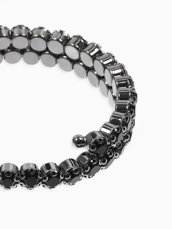 Браслет-пружинка со стразами, цвет чёрный