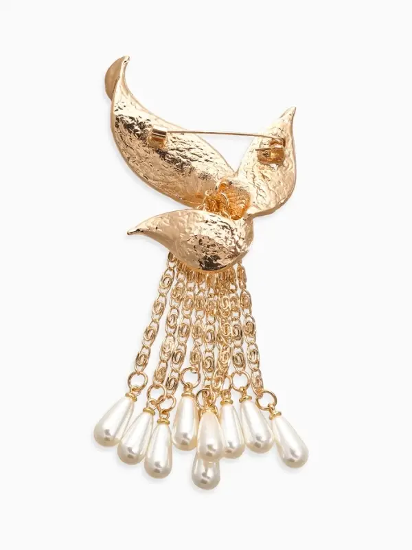 Брошь "Птица с жемчужным хвостом", цвет белый в золоте