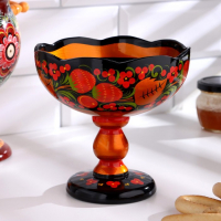 Конфетница &laquo;Земляничка&raquo;, резная, хохлома