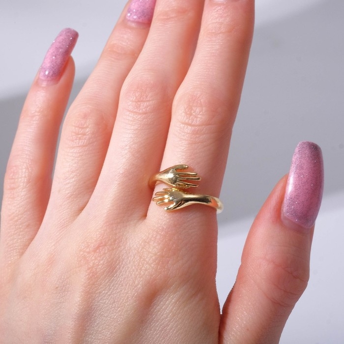 Кольцо &laquo;Объятие&raquo;, цвет золото, безразмерное