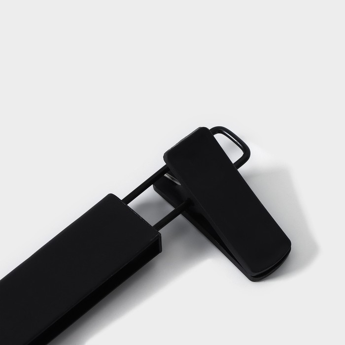 Вешалка для брюк и юбок с зажимами, 30&times;16,5 см, покрытие soft-touch, цвет чёрный