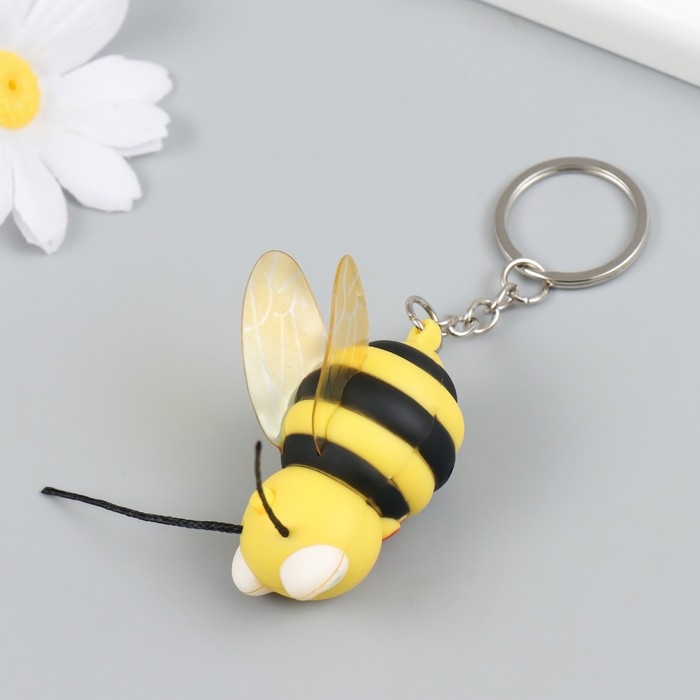 Фонарик кричалка на кольце "Пчела" 2,4х2,4х5 см